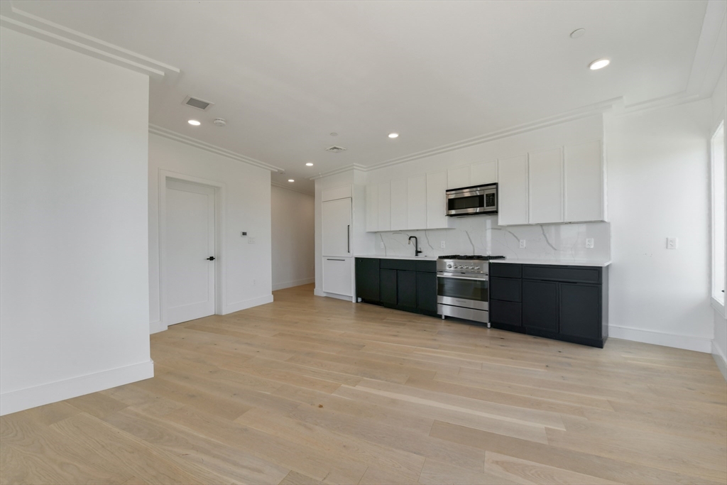 Boston, Massachusetts, 02135, United States, 1 Bedroom Bedrooms, ,1 BathroomBathrooms,Residential,For Sale,1977767