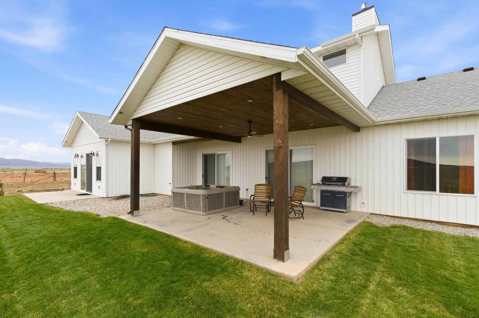 Parowan, Utah, 84761, United States, 3 Bedrooms Bedrooms, ,3 BathroomsBathrooms,Residential,For Sale,1992445