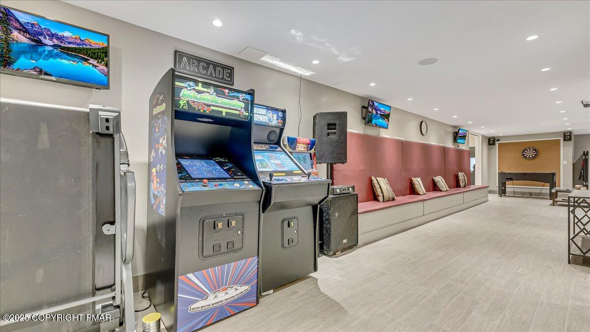 East Stroudsburg, Pennsylvania, 18302, United States, 5 Bedrooms Bedrooms, ,4 BathroomsBathrooms,Residential,For Sale,1980579