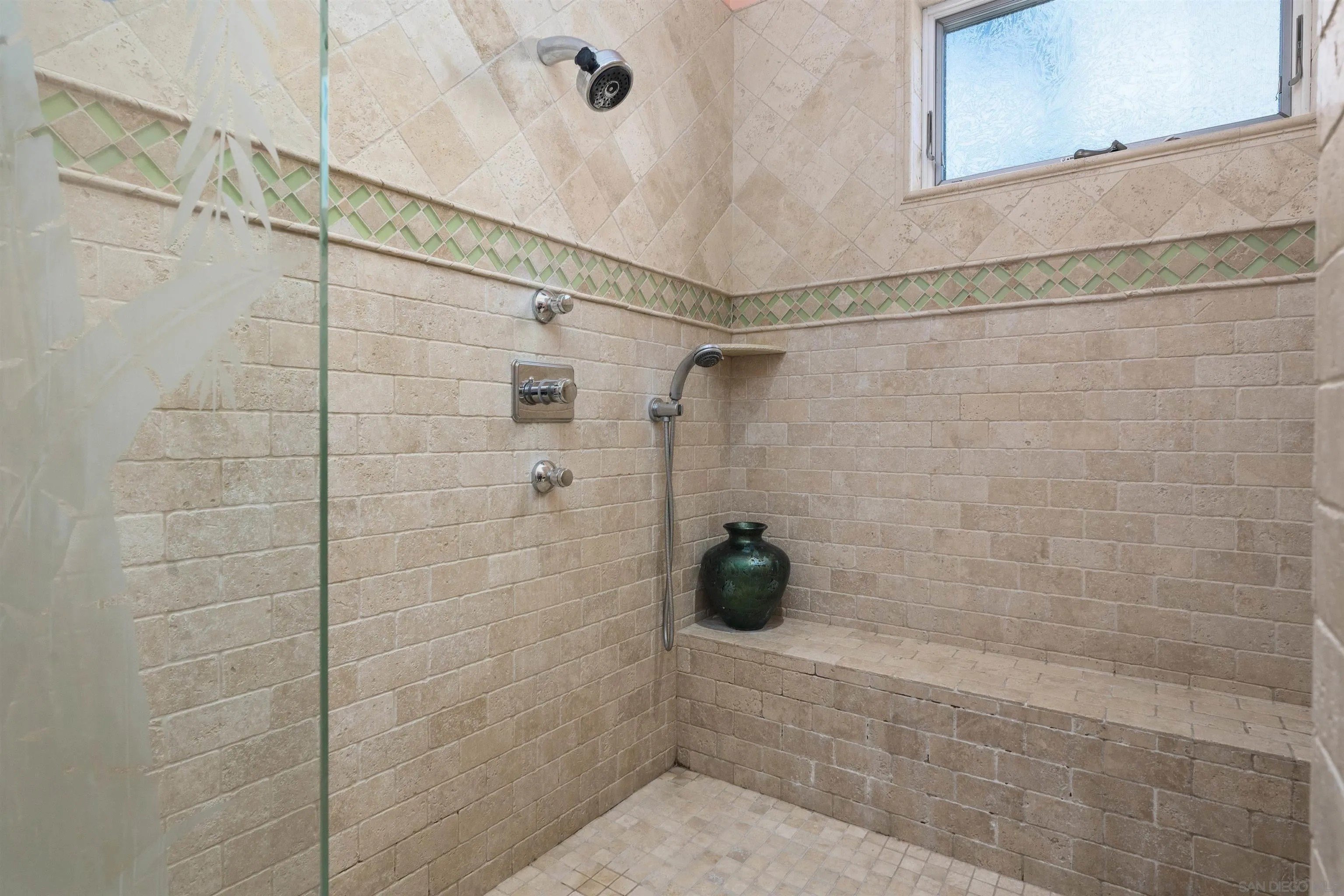 Alpine, California, 91901, United States, 3 Bedrooms Bedrooms, ,5 BathroomsBathrooms,Residential,For Sale,1997111