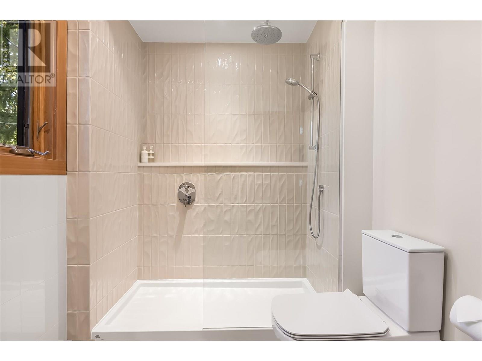 REVELSTOKE, British Columbia, V0E 2S3, CA, 6 Bedrooms Bedrooms, ,4 BathroomsBathrooms,Residential,For Sale,1912503