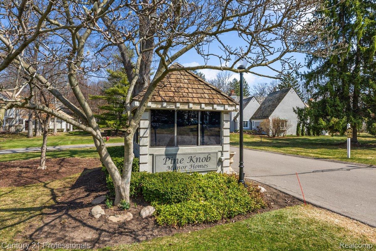 Clarkston, Michigan, 48348, United States, 3 Bedrooms Bedrooms, ,4 BathroomsBathrooms,Residential,For Sale,2036106
