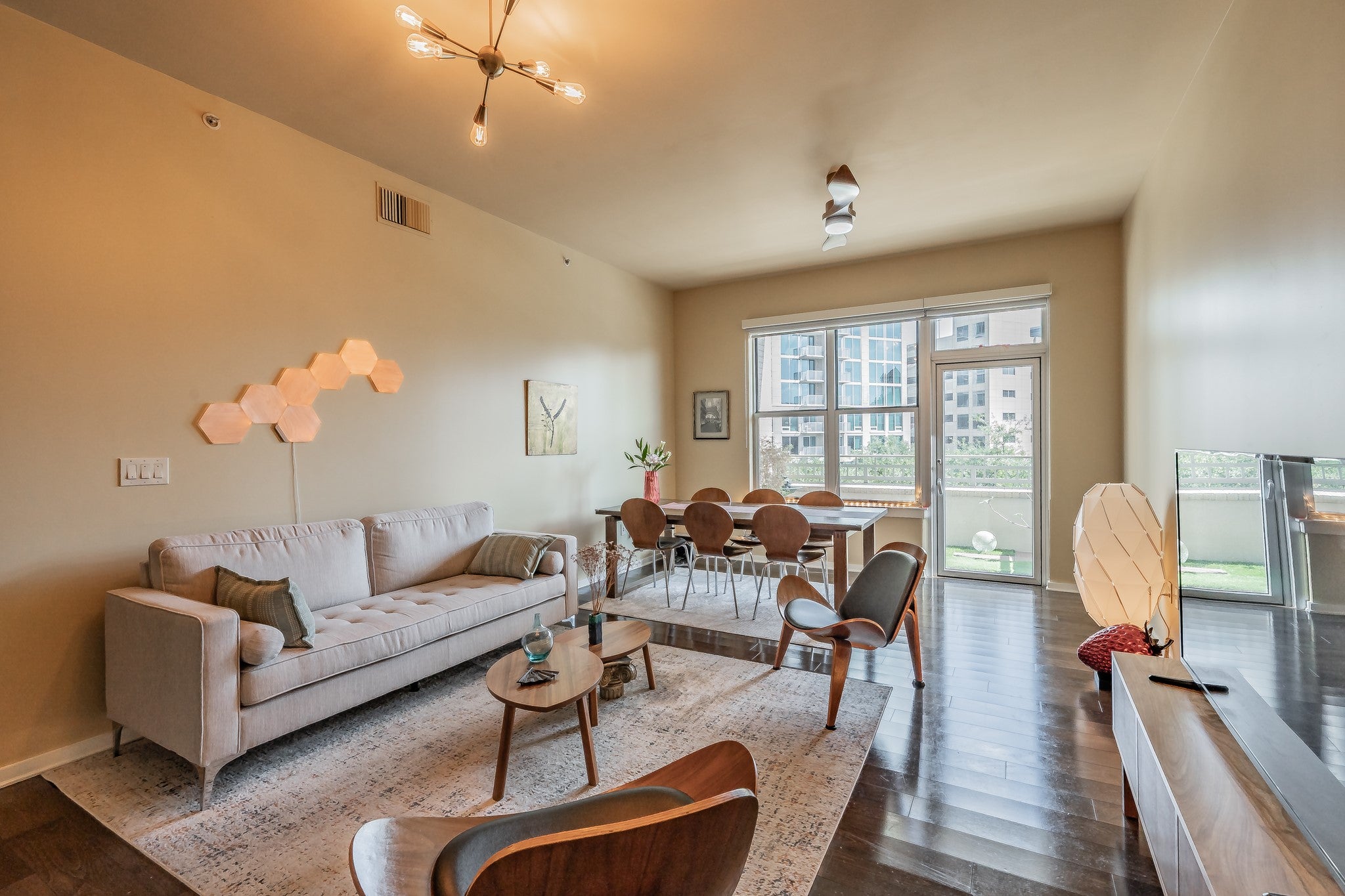 Dallas, Texas, 75219, United States, 2 Bedrooms Bedrooms, ,2 BathroomsBathrooms,Residential,For Sale,1983797