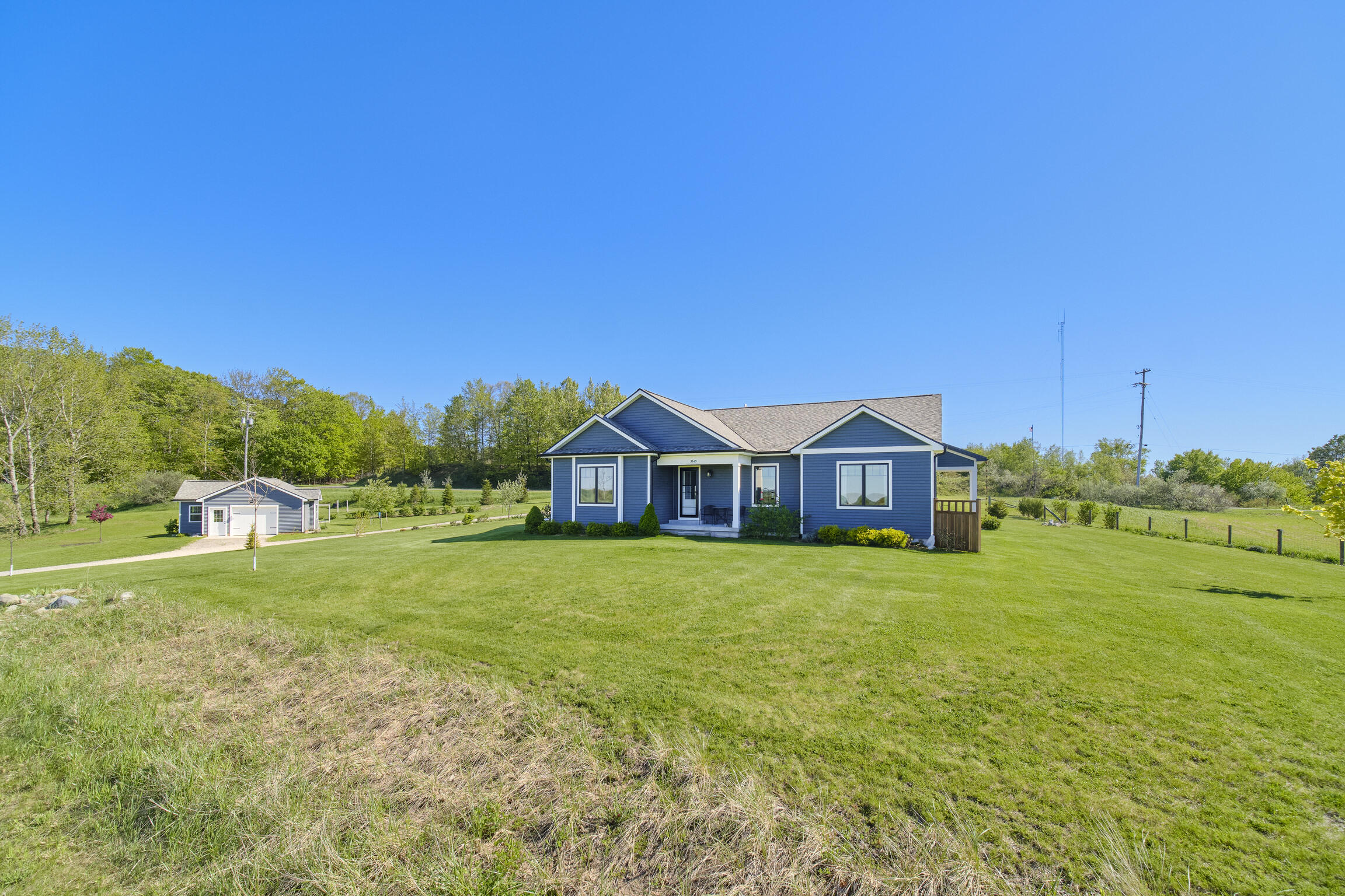 Manistee, Michigan, 49660, United States, 3 Bedrooms Bedrooms, ,2 BathroomsBathrooms,Residential,For Sale,2049083