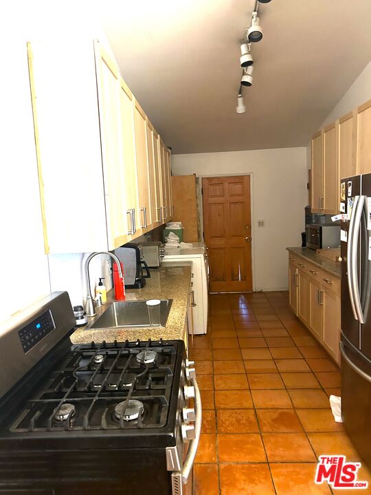 Malibu, California, 90265, United States, 2 Bedrooms Bedrooms, ,2 BathroomsBathrooms,Residential,For Sale,1795604