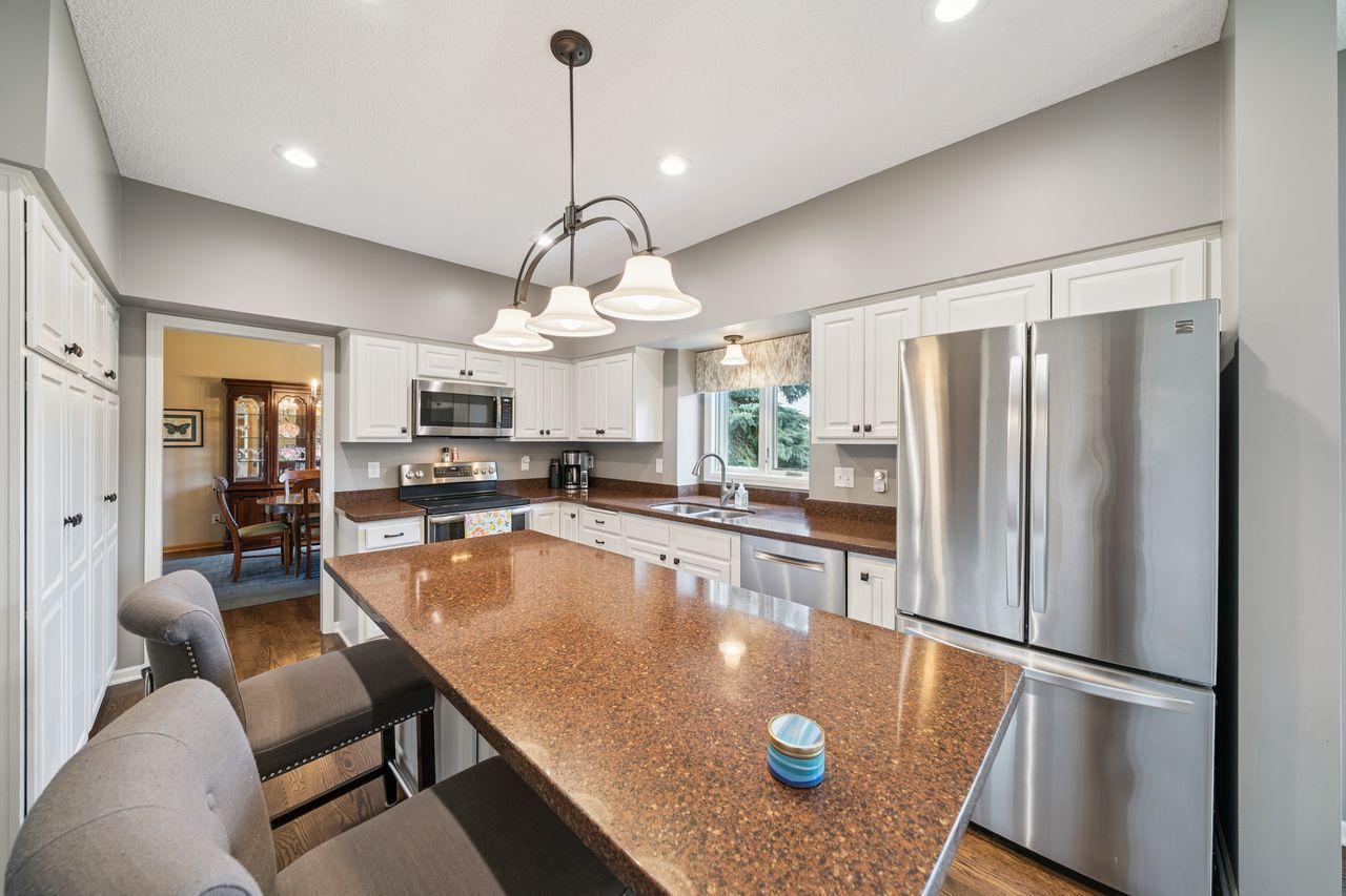 Woodbury, Minnesota, 55125, United States, 5 Bedrooms Bedrooms, ,3 BathroomsBathrooms,Residential,For Sale,1959198