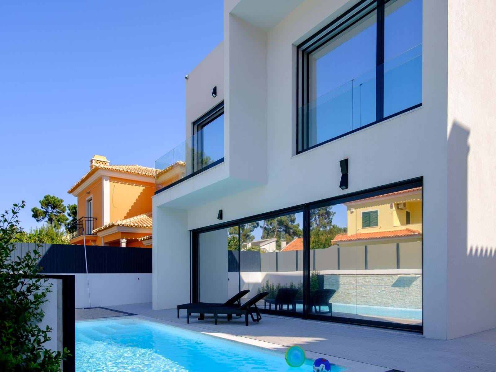 Almada, Setúbal, 2820-043, PT, 4 Bedrooms Bedrooms, ,3 BathroomsBathrooms,Residential,For Sale,1699947