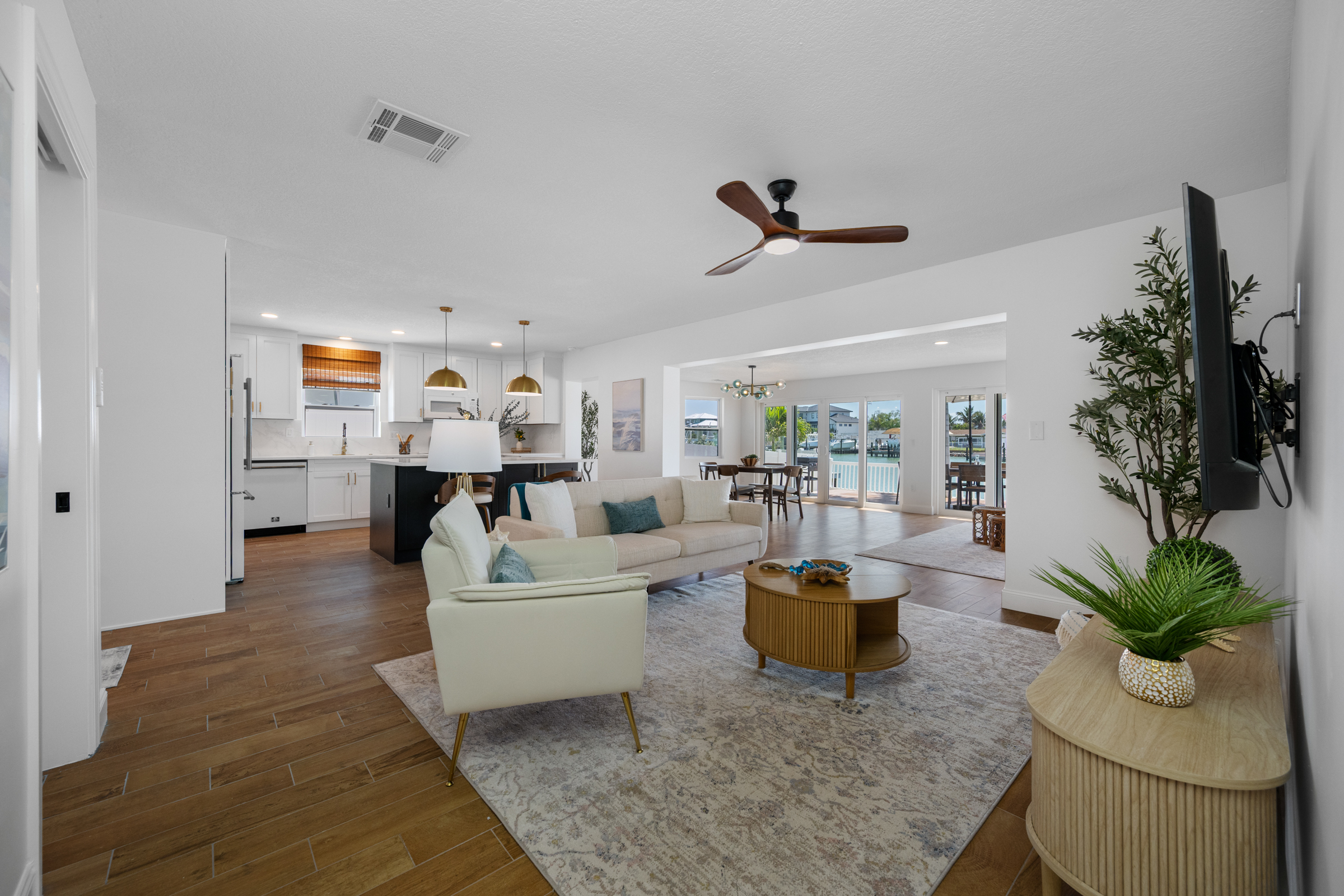 St Petersburg, Florida, 33707, United States, 3 Bedrooms Bedrooms, ,2 BathroomsBathrooms,Residential,For Sale,2034838