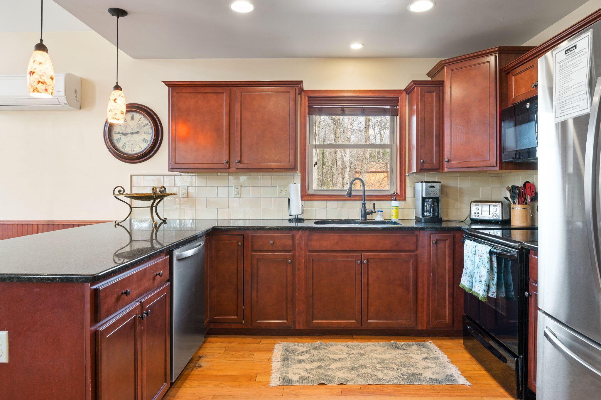 Lake Harmony, Pennsylvania, 18624, United States, 6 Bedrooms Bedrooms, ,3 BathroomsBathrooms,Residential,For Sale,1983616