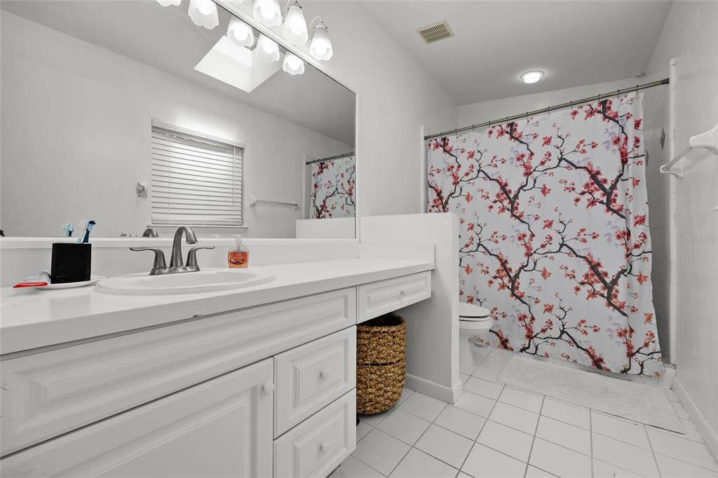 Gainesville, Florida, 32605, United States, 4 Bedrooms Bedrooms, ,3 BathroomsBathrooms,Residential,For Sale,1908257