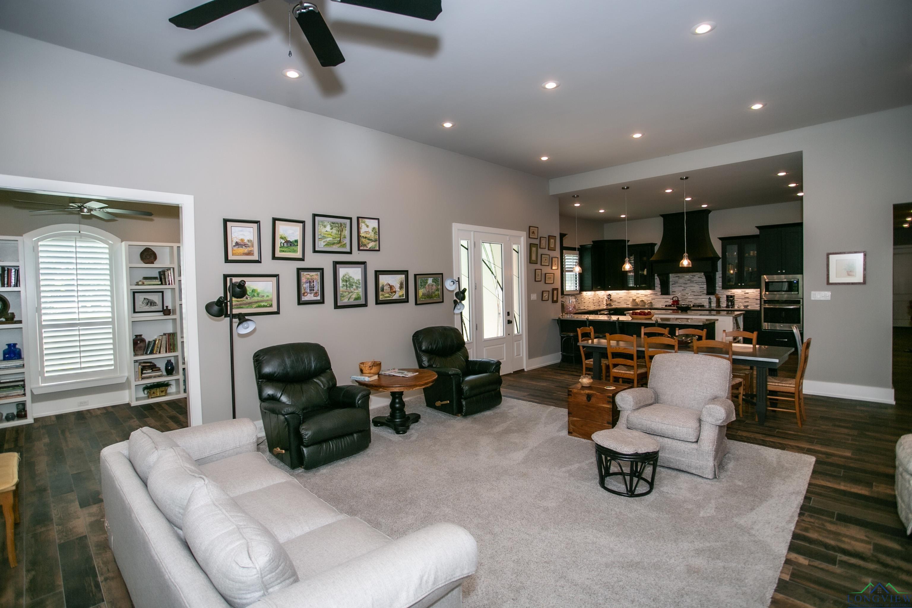 Jefferson, Texas, 75657, United States, 3 Bedrooms Bedrooms, ,3 BathroomsBathrooms,Residential,For Sale,1916198