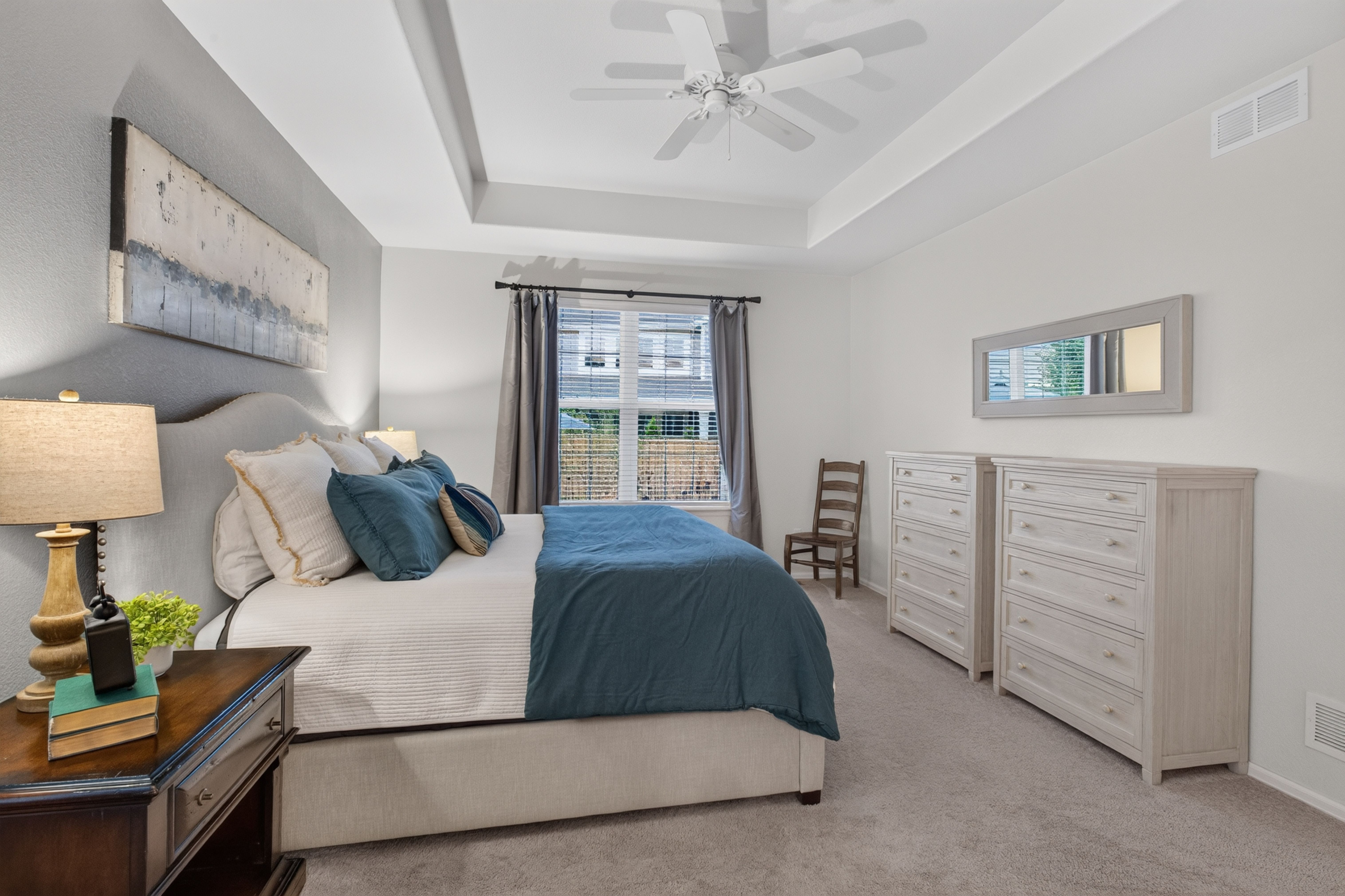  Sought-After Main Level Living - 物件實景