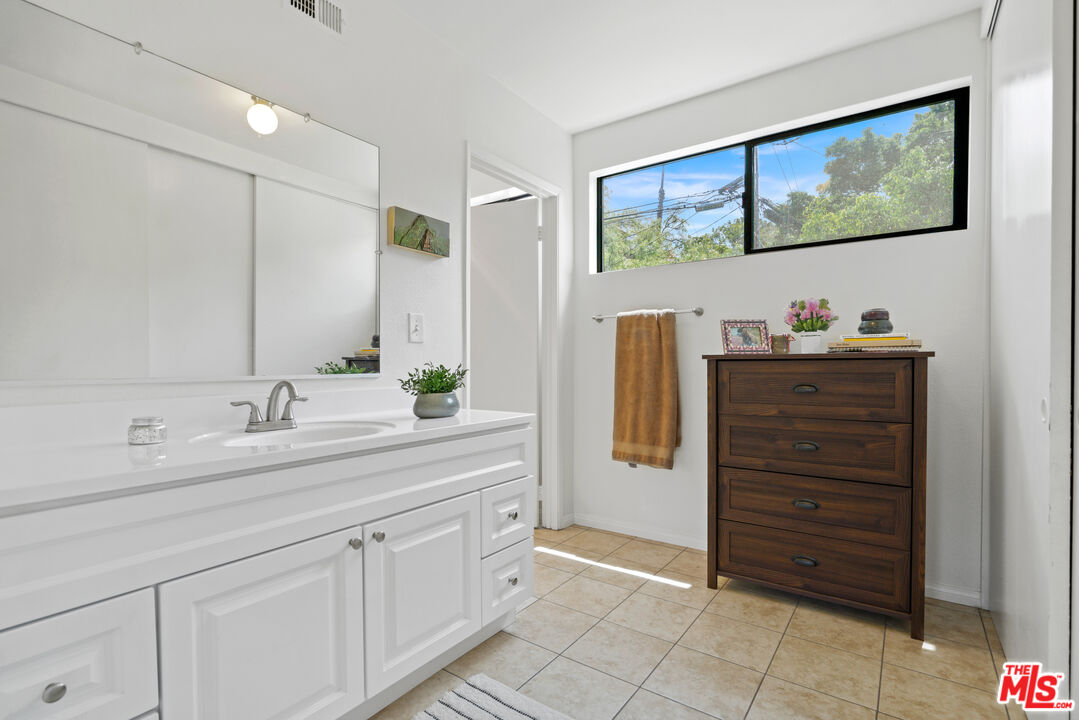 Malibu, California, 90265, United States, 3 Bedrooms Bedrooms, ,2 BathroomsBathrooms,Residential,For Sale,1997351