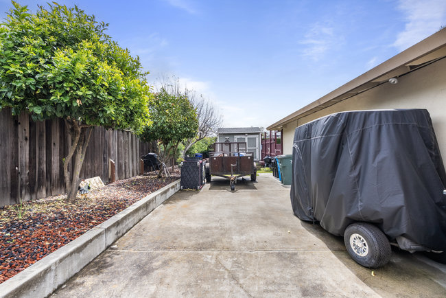 Hollister, California, 95023, United States, 3 Bedrooms Bedrooms, ,2 BathroomsBathrooms,Residential,For Sale,1882231