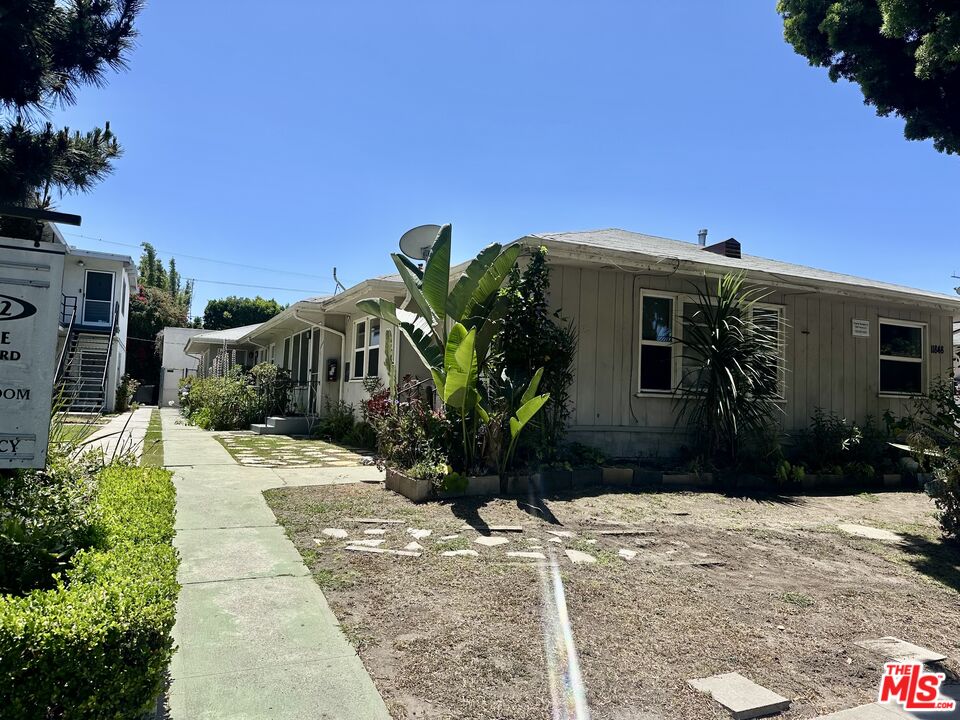 Los Angeles, California, 90066, United States, 7 Bedrooms Bedrooms, ,Residential,For Sale,1867047