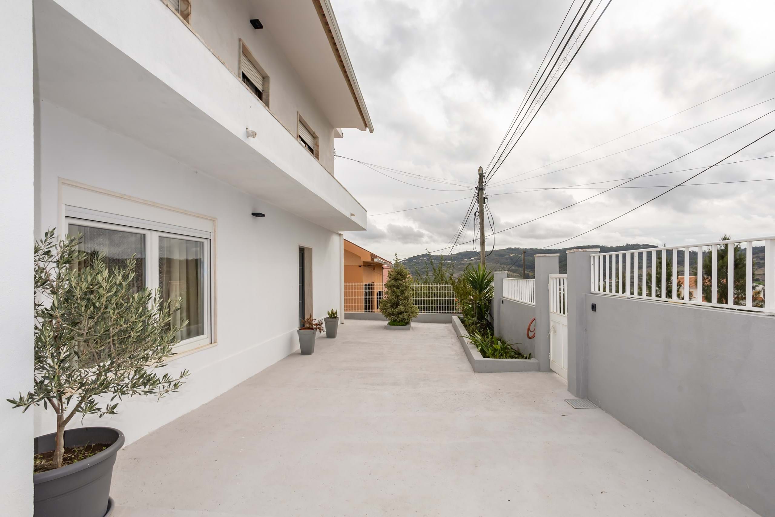 Loures, Lisbon, 2670-560, PT, 5 Bedrooms Bedrooms, ,3 BathroomsBathrooms,Residential,For Sale,1989673