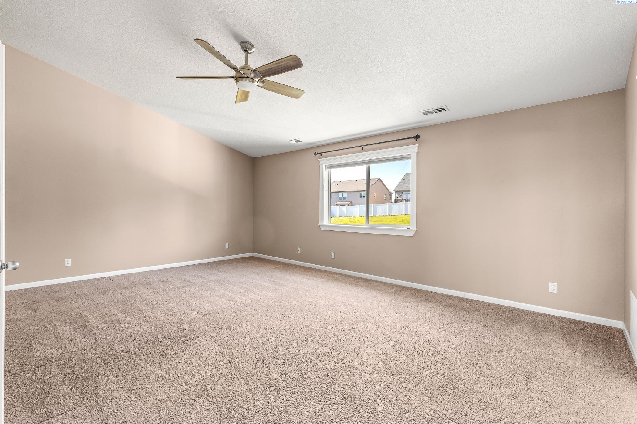 Richland, Washington, 99354, United States, 5 Bedrooms Bedrooms, ,2 BathroomsBathrooms,Residential,For Sale,1925310
