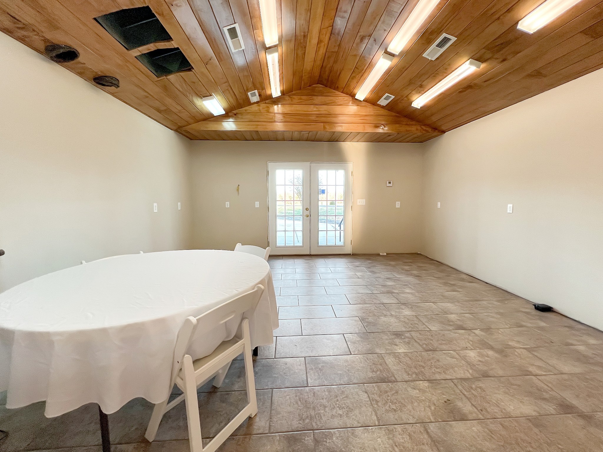 Paris, Tennessee, 38242, United States, ,Residential,For Sale,1996417