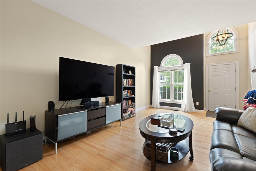 Upton, Massachusetts, 01568, United States, 3 Bedrooms Bedrooms, ,3 BathroomsBathrooms,Residential,For Sale,1912549