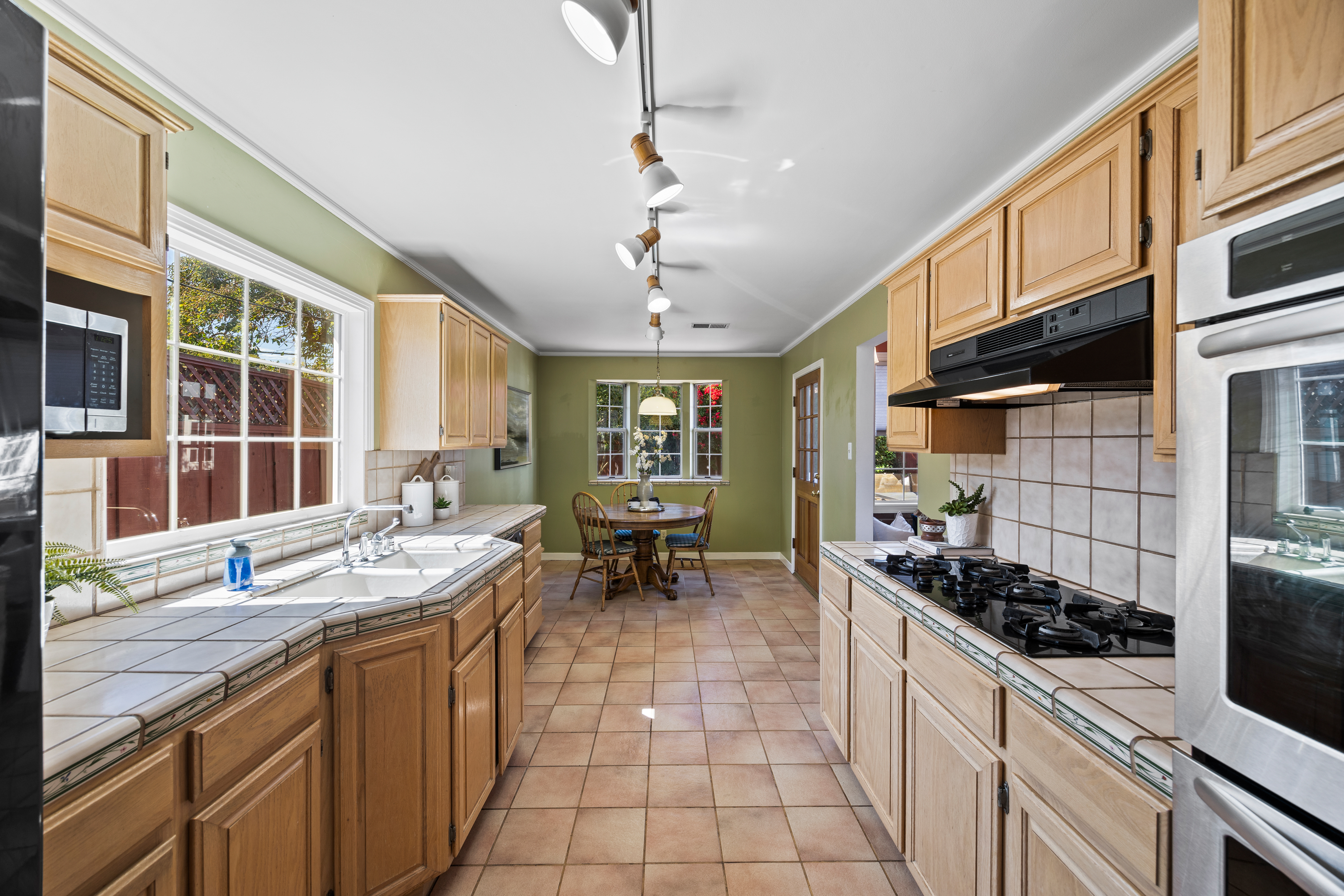 Single-Level Home in Desirable San Mateo Village - 物件實景