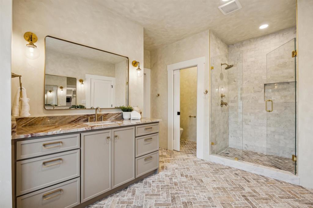 Dallas, Texas, 75211, United States, 4 Bedrooms Bedrooms, ,3 BathroomsBathrooms,Residential,For Sale,1988260