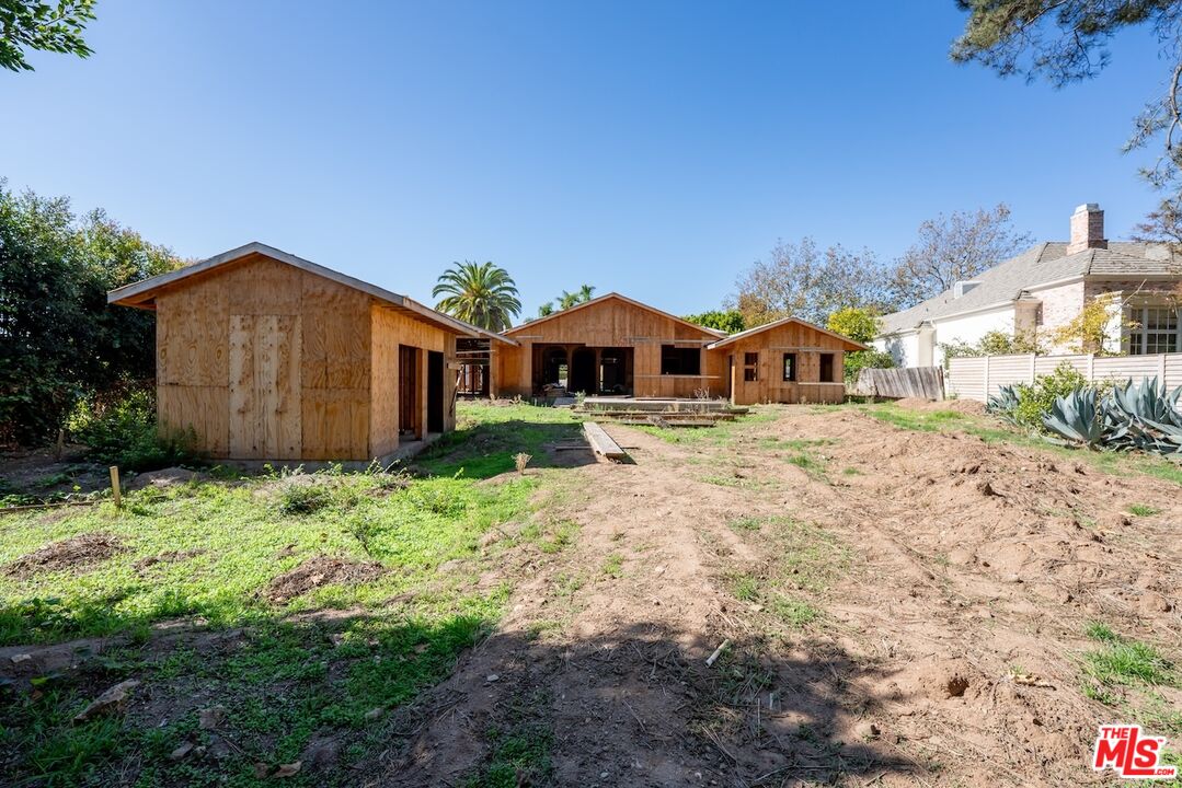 Pacific Palisades, California, 90272, United States, 5 Bedrooms Bedrooms, ,7 BathroomsBathrooms,Residential,For Sale,1991324