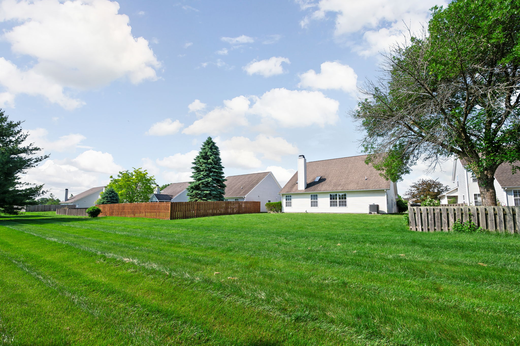  Inviting 3 Bedroom Ranch in Exceptional West Carmel Location - 物件實景