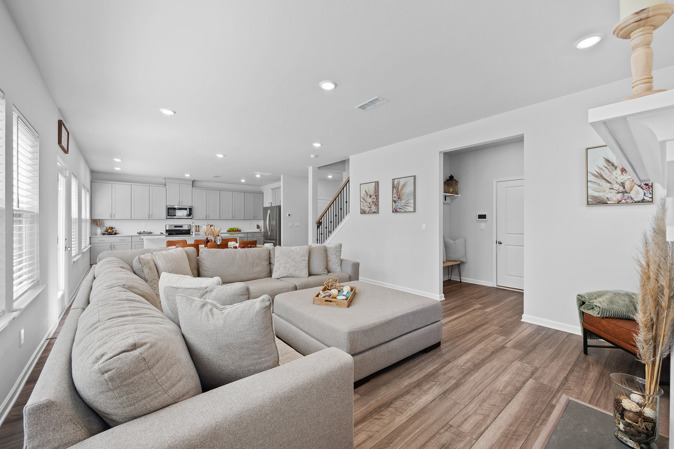  Move-In-Ready Living with a Home Office and Media Loft - 物件實景
