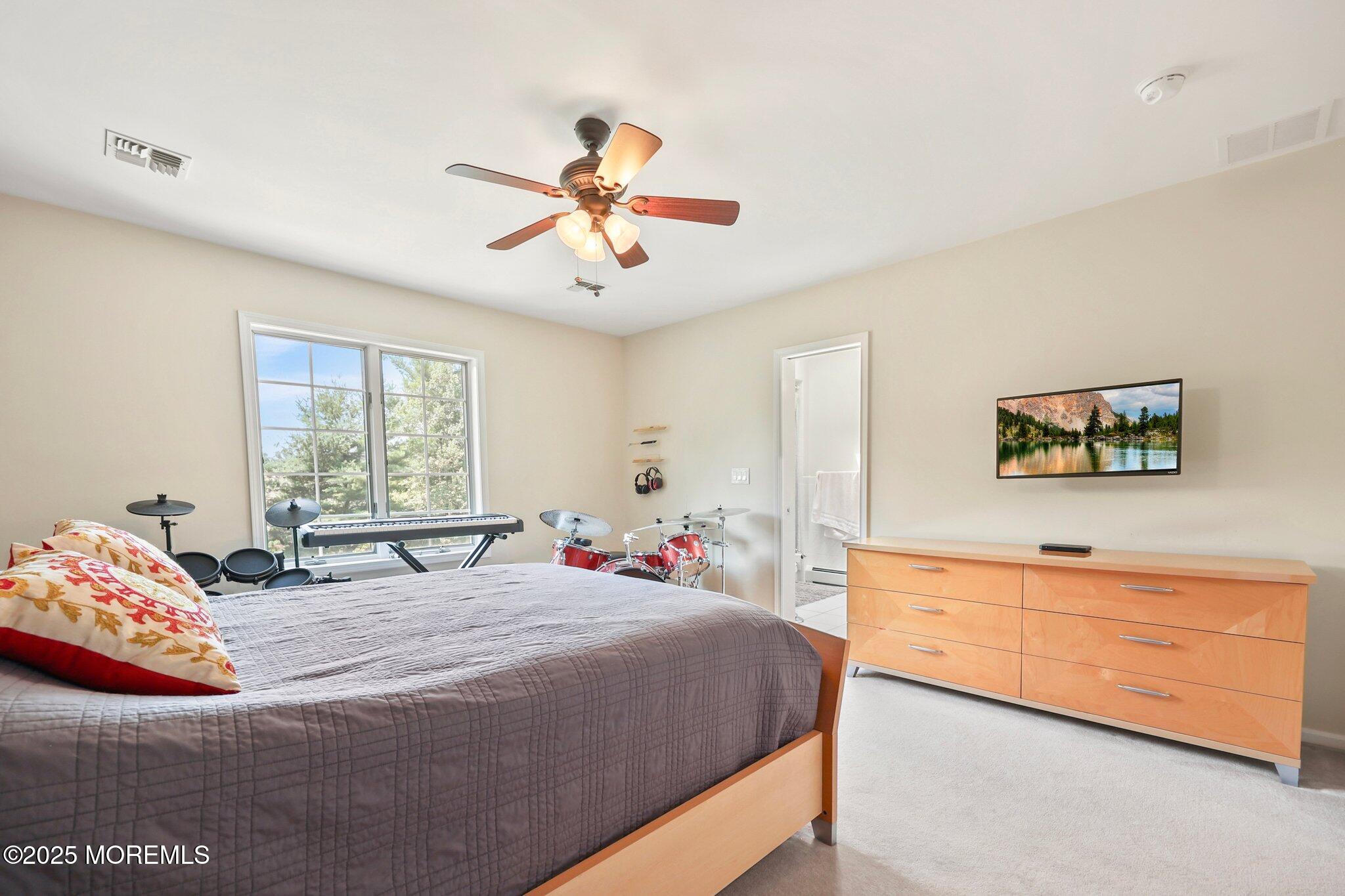 Manalapan, New Jersey, 07726, United States, 5 Bedrooms Bedrooms, ,7 BathroomsBathrooms,Residential,For Sale,1979083