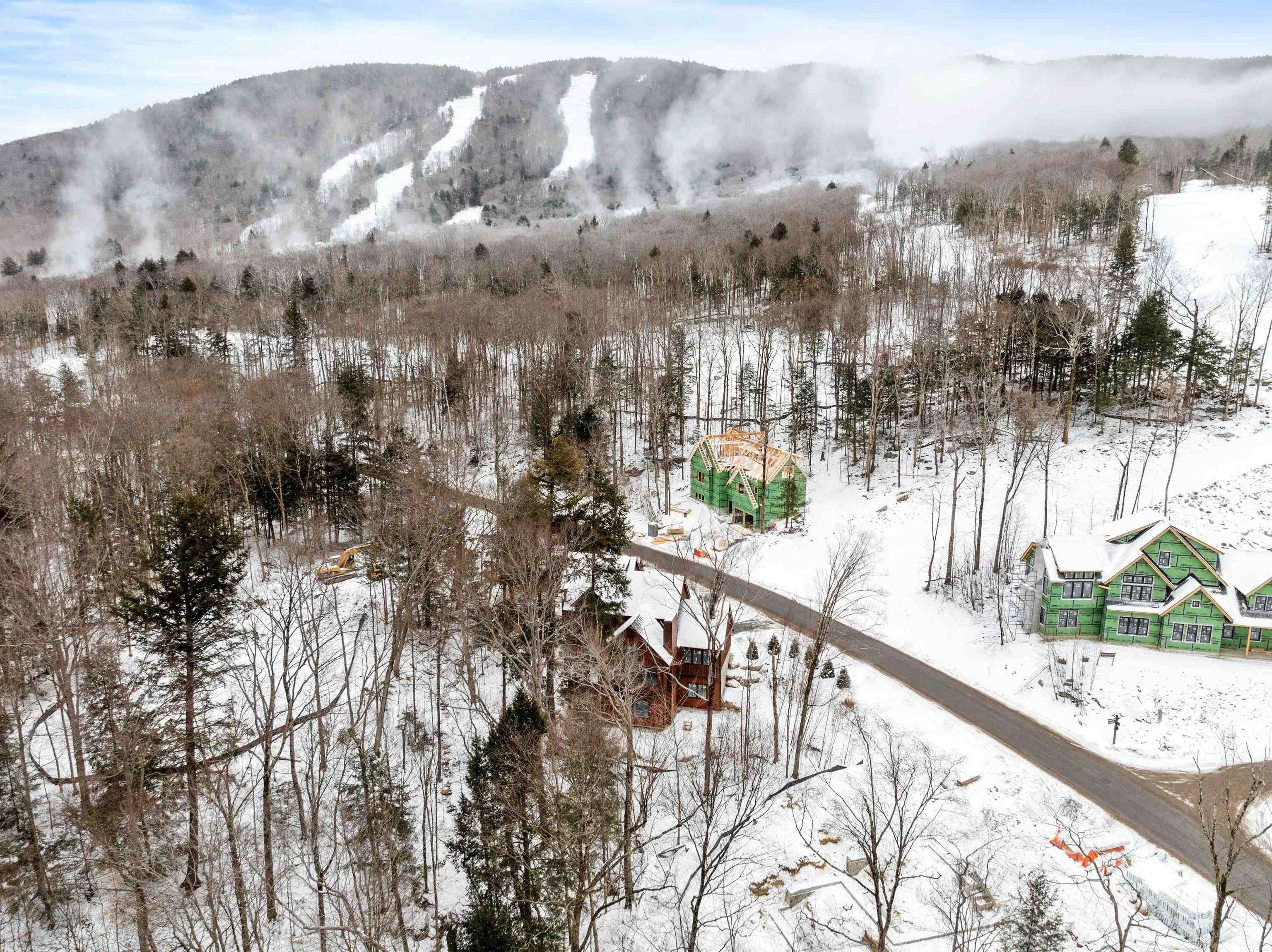 Lincoln, New Hampshire, 03251, United States, 5 Bedrooms Bedrooms, ,5 BathroomsBathrooms,Residential,For Sale,1979766