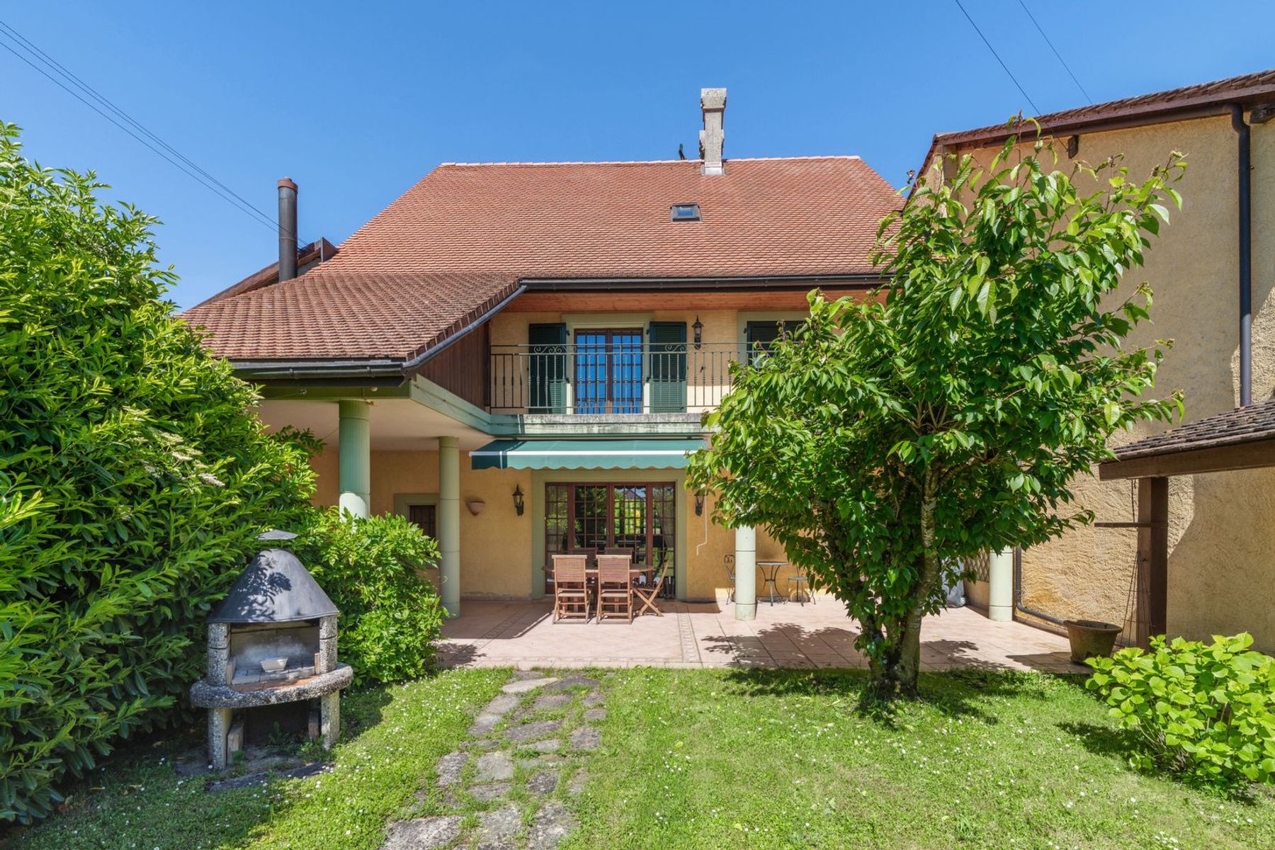  Property with authentic charm, meticulous finishings and large garden - 物件實景