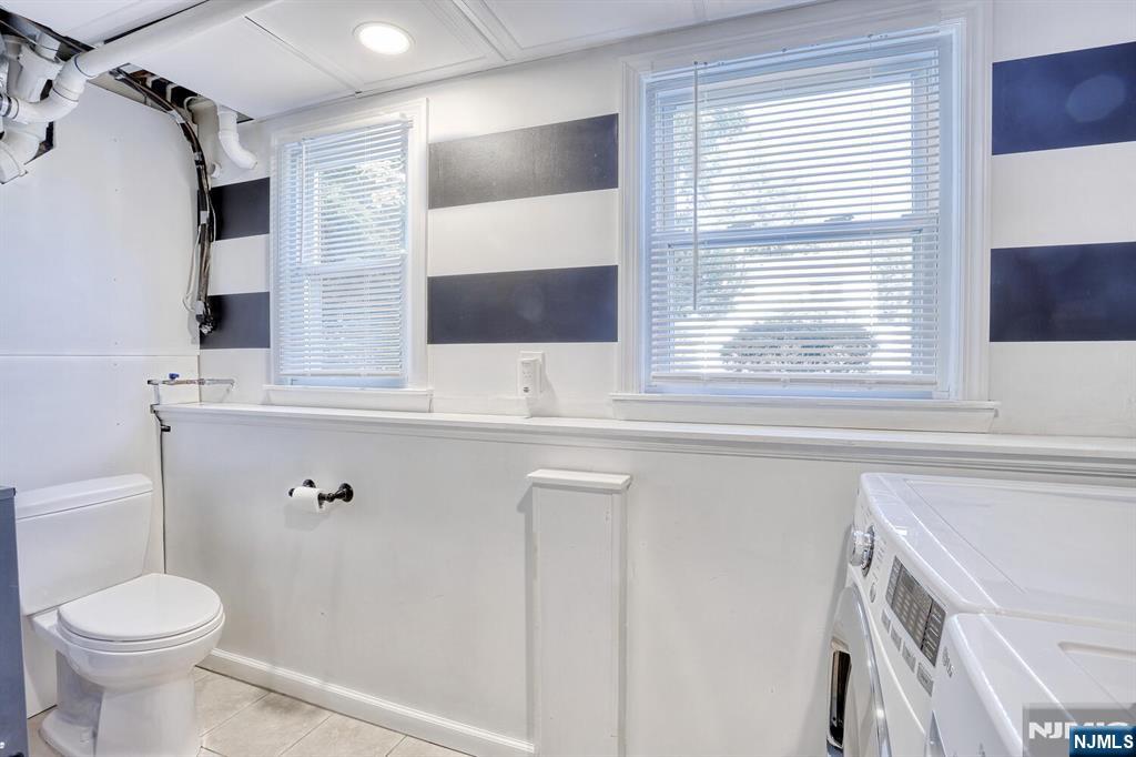 Waldwick, New Jersey, 07463, United States, 3 Bedrooms Bedrooms, ,2 BathroomsBathrooms,Residential,For Sale,1918312