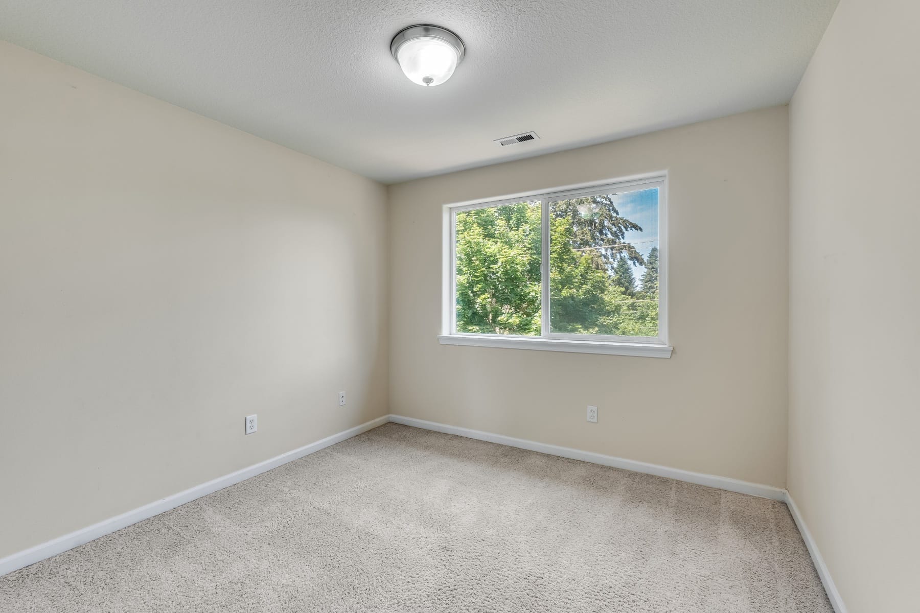  2106 CHARLIE CT Forest Grove, OR 97116 - 物件實景
