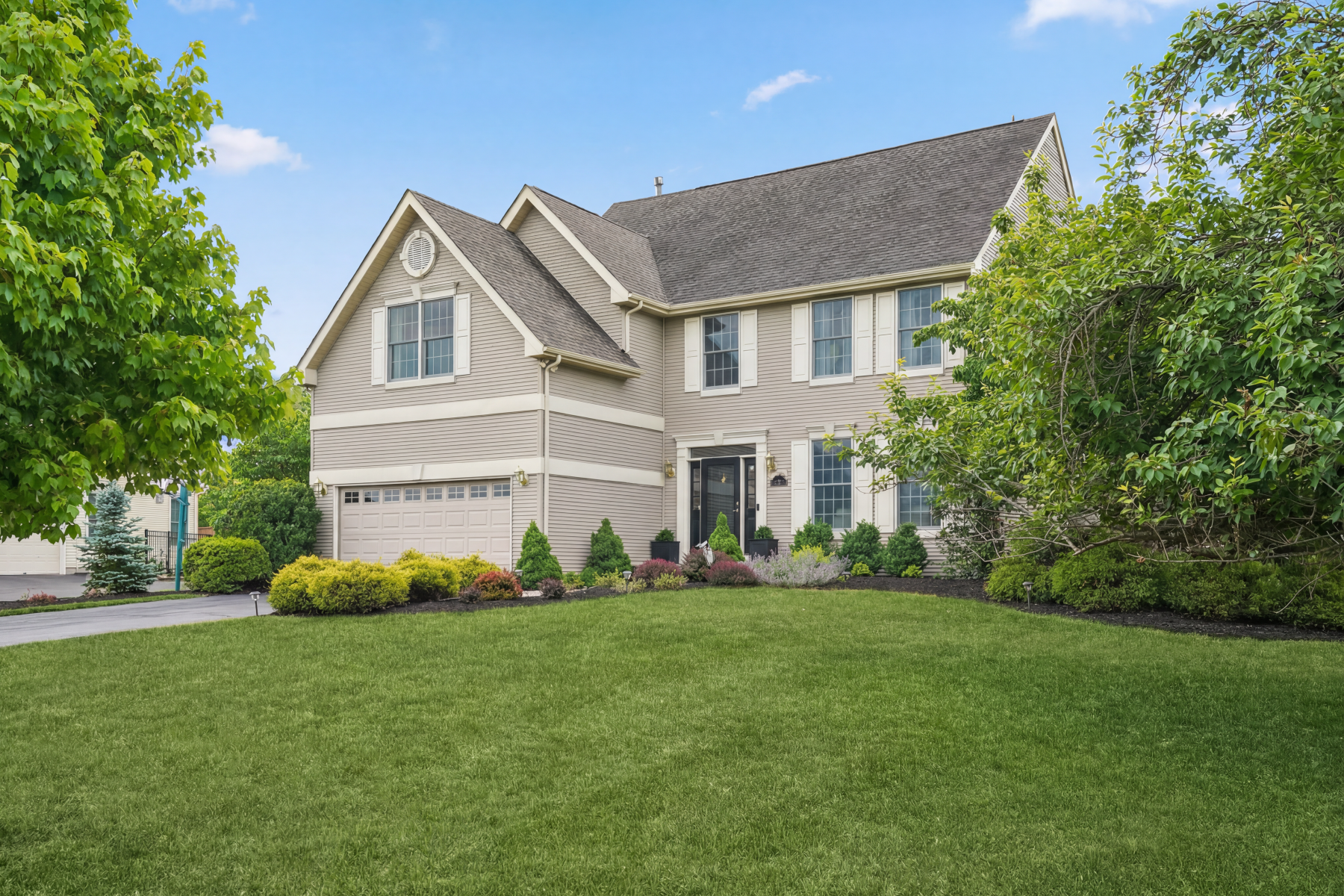  ?Staats Farm? Colonial Blends Classic Charm with Modern Updates - 物件實景