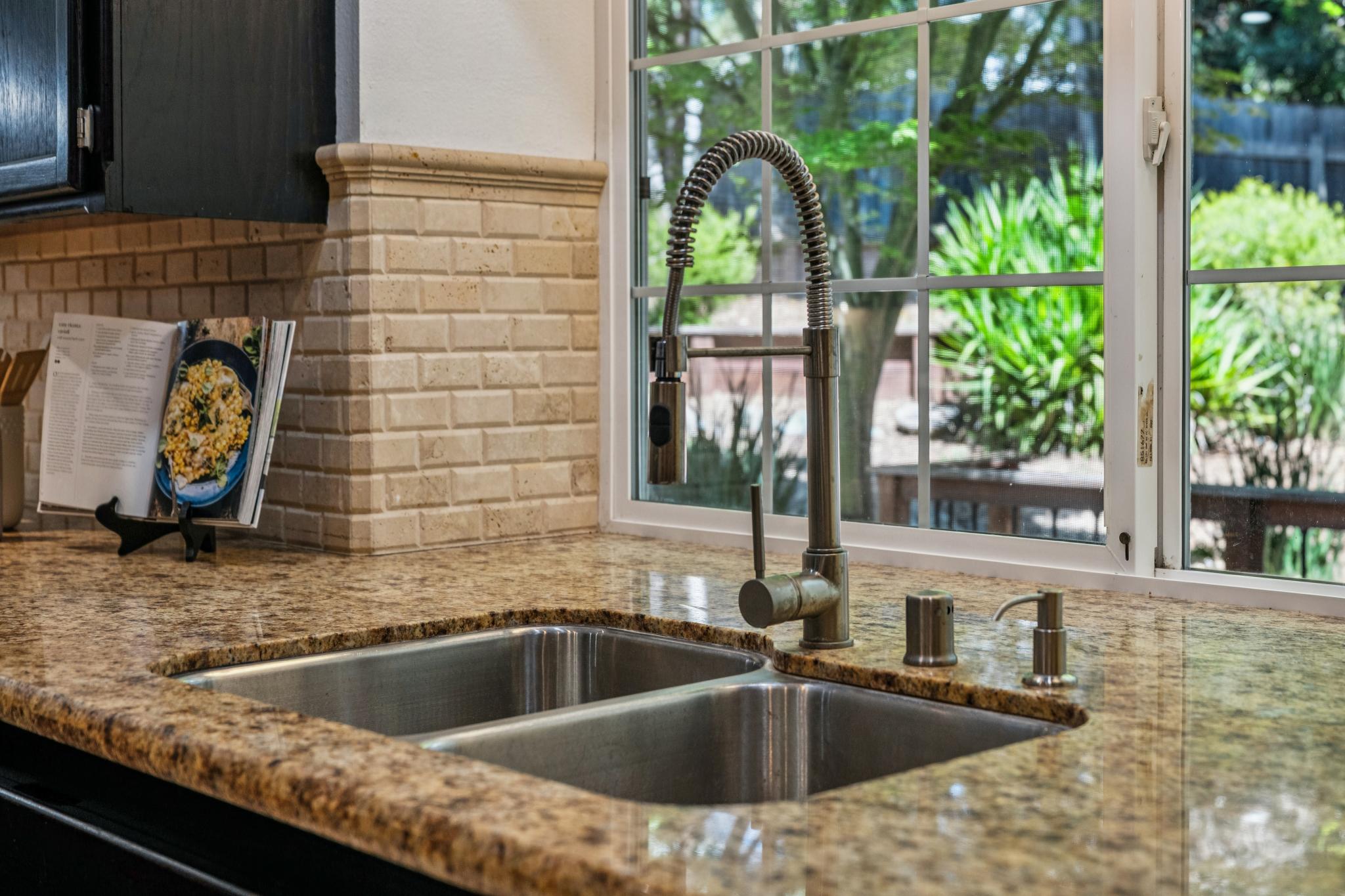  Elegant Northeast Santa Rosa Home on .5 Acres - 物件實景