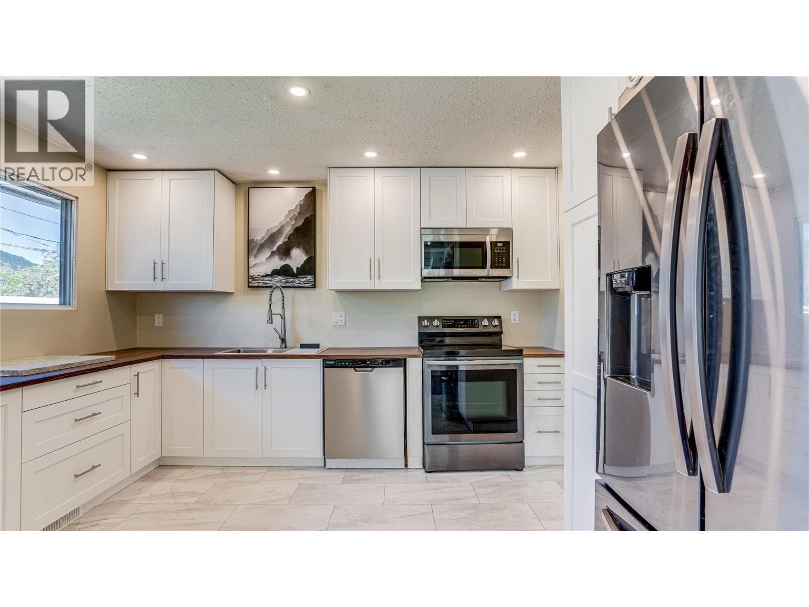 CHASE, British Columbia, V0E 1M0, CA, 5 Bedrooms Bedrooms, ,1 BathroomBathrooms,Residential,For Sale,1918383