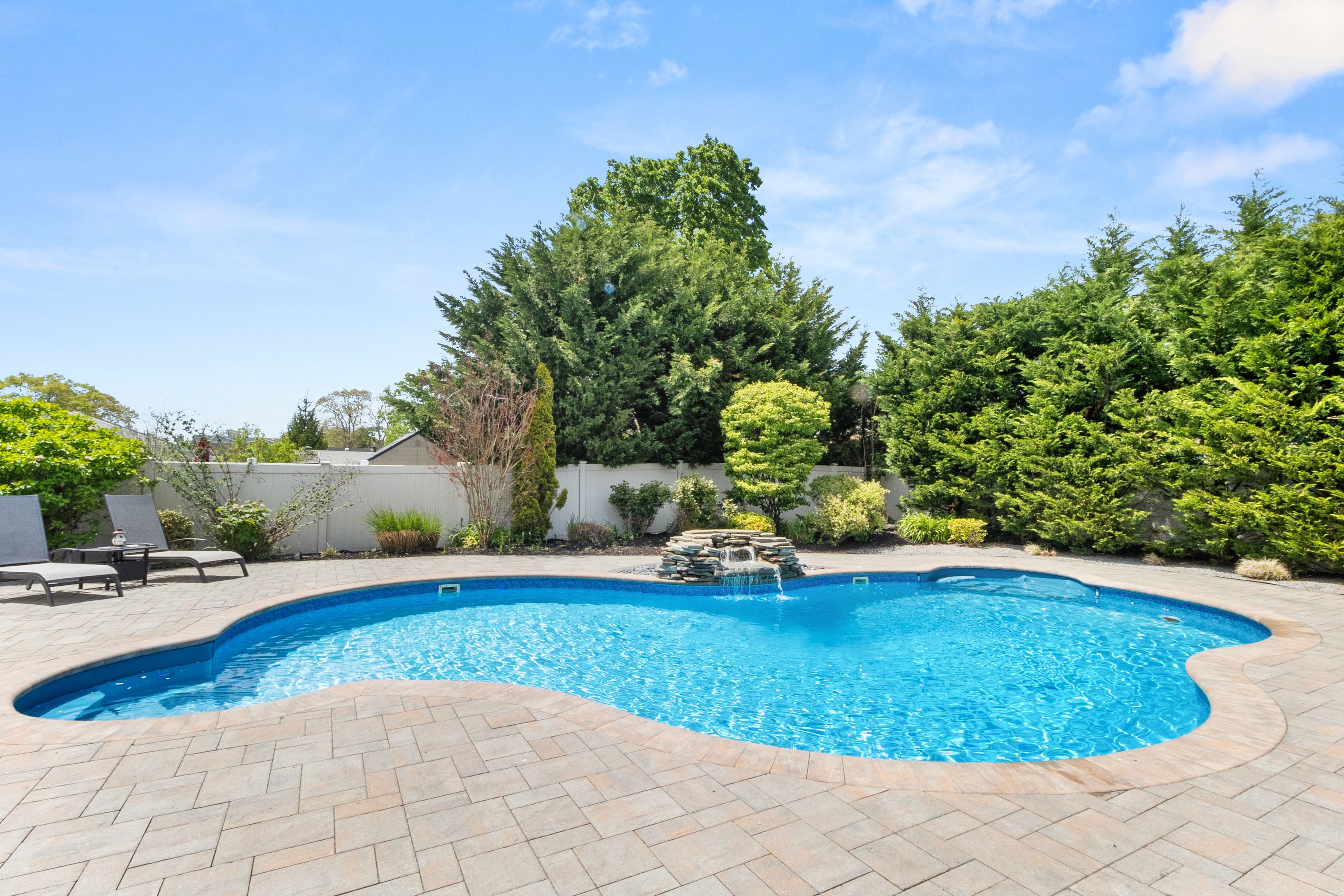  63 E Madison Street, East Islip, NY, 11730 - 物件實景