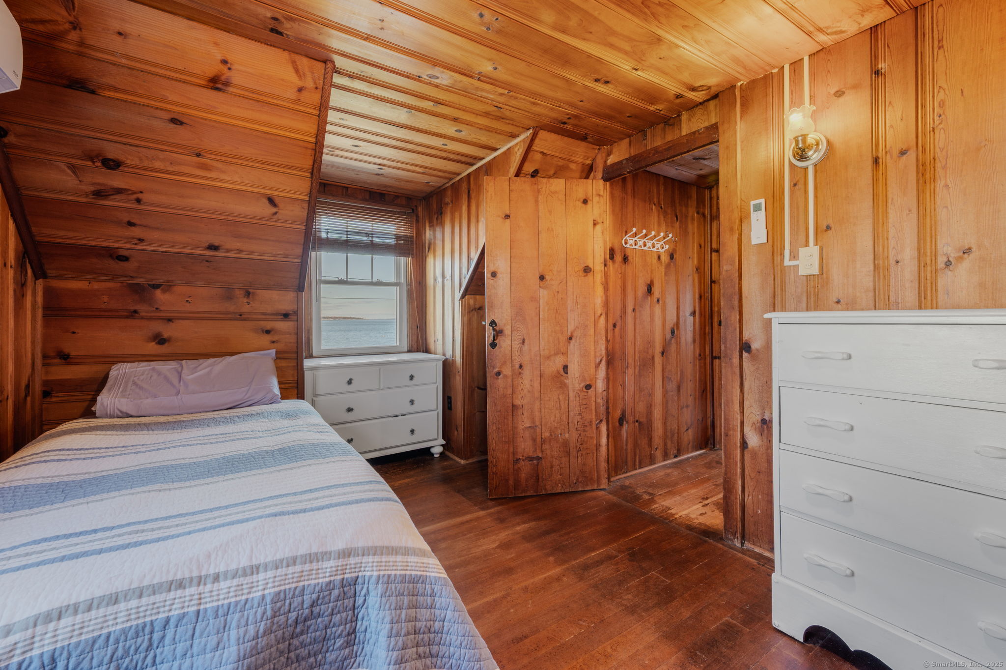 East Lyme, Connecticut, 06357, United States, 3 Bedrooms Bedrooms, ,1 BathroomBathrooms,Residential,For Sale,1987799