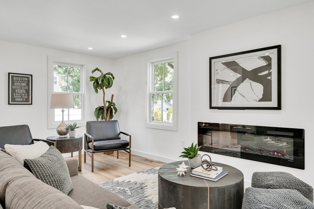 Cambridge, Massachusetts, 02139, United States, 4 Bedrooms Bedrooms, ,5 BathroomsBathrooms,Residential,For Sale,1891277