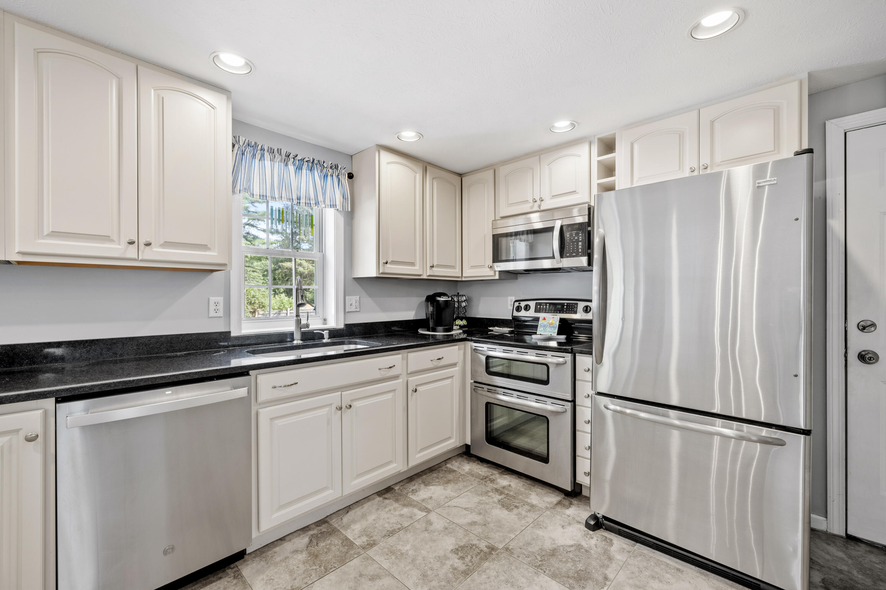 Kennebunk, Maine, 04043, United States, 4 Bedrooms Bedrooms, ,3 BathroomsBathrooms,Residential,For Sale,1901134