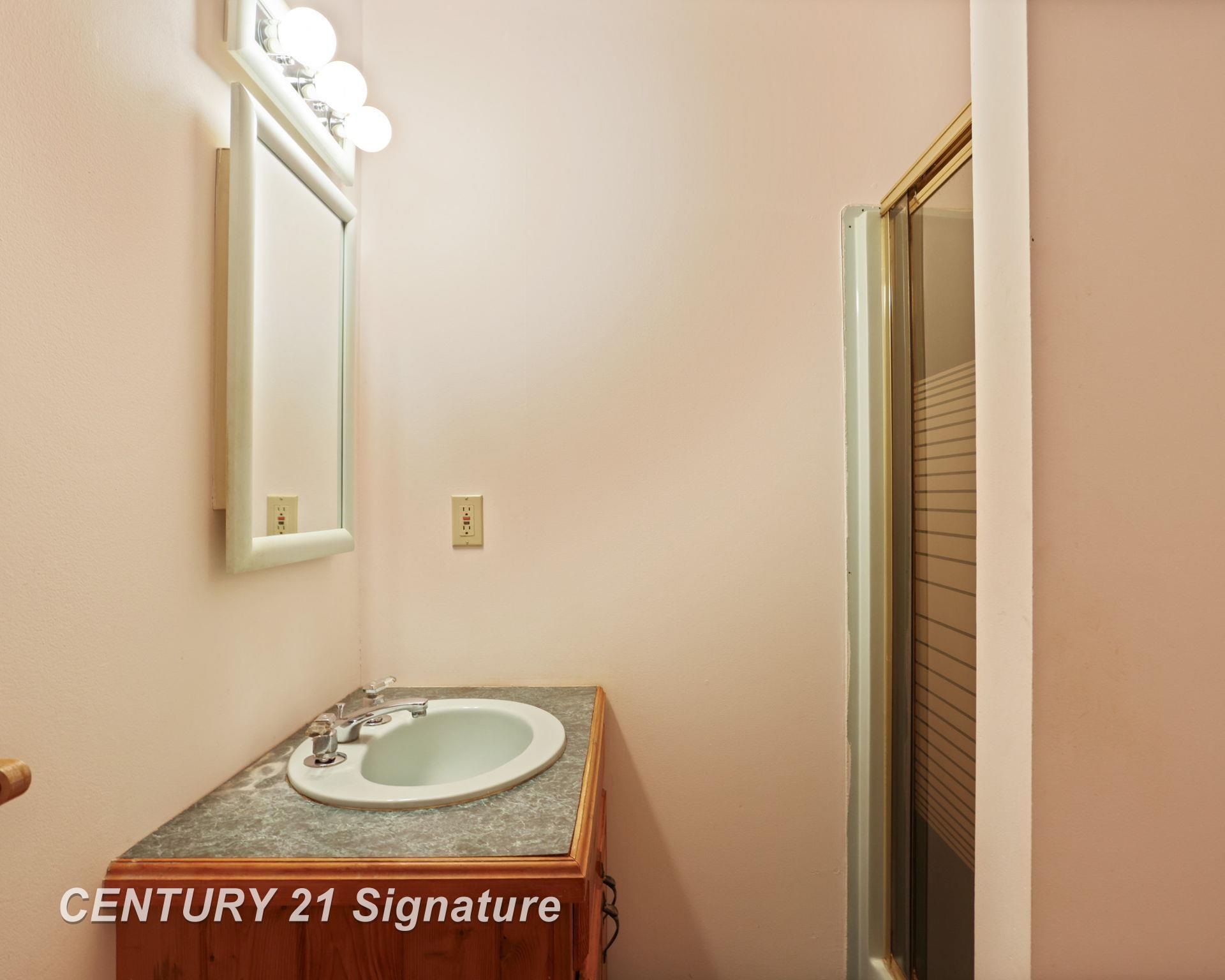 Chesaning, Michigan, 48616, United States, 4 Bedrooms Bedrooms, ,3 BathroomsBathrooms,Residential,For Sale,1980512