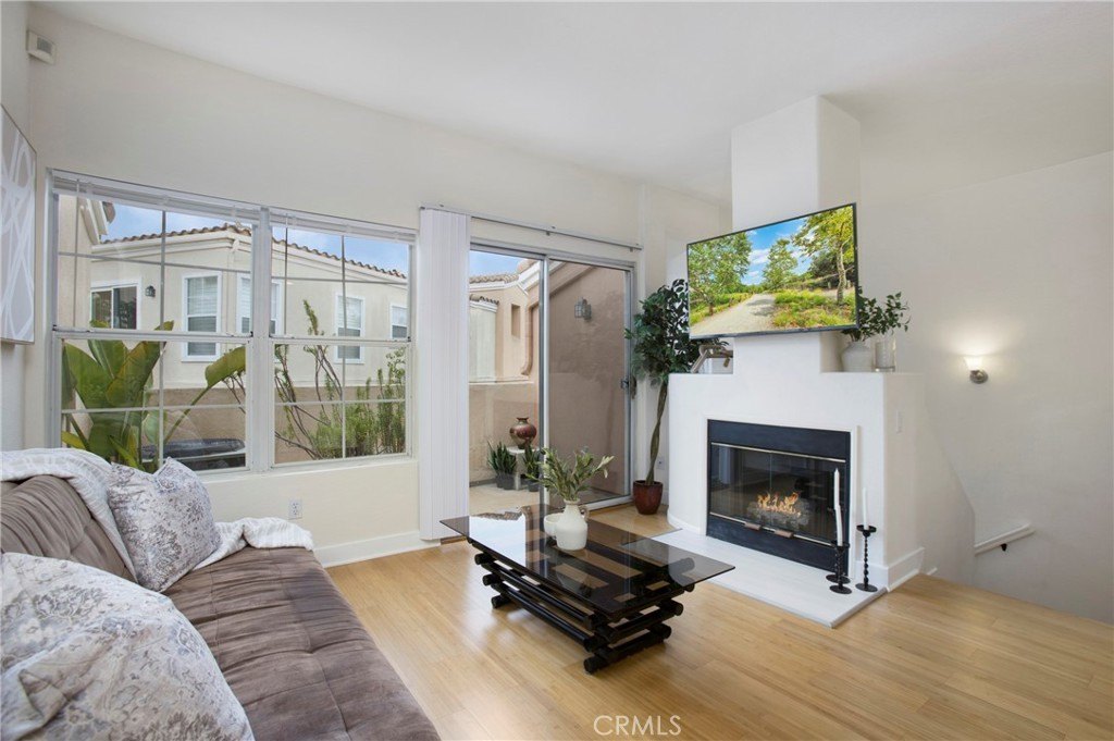 Anaheim, California, 92808, United States, 2 Bedrooms Bedrooms, ,2 BathroomsBathrooms,Residential,For Sale,1917583