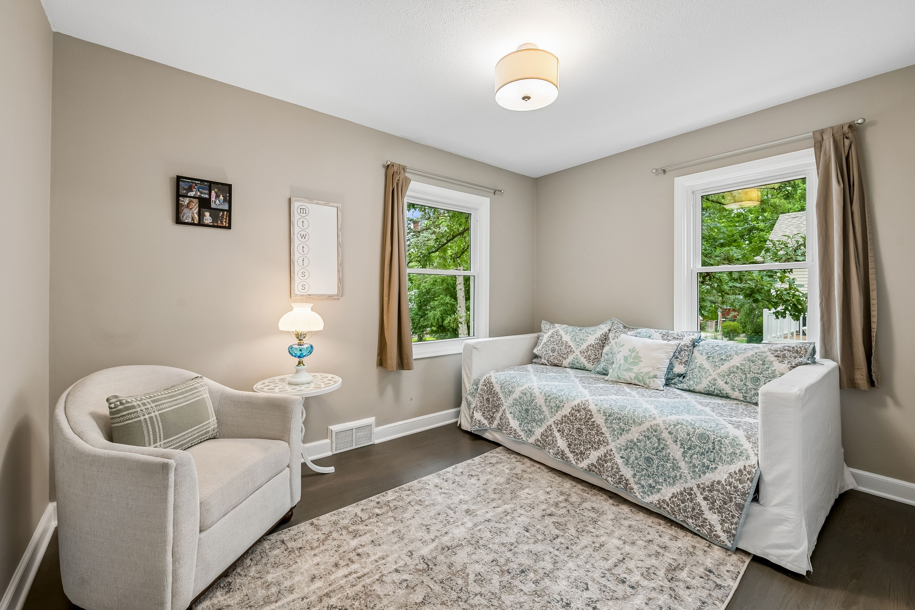 Beautifully Renovated in Coveted Chowen Park - 物件實景