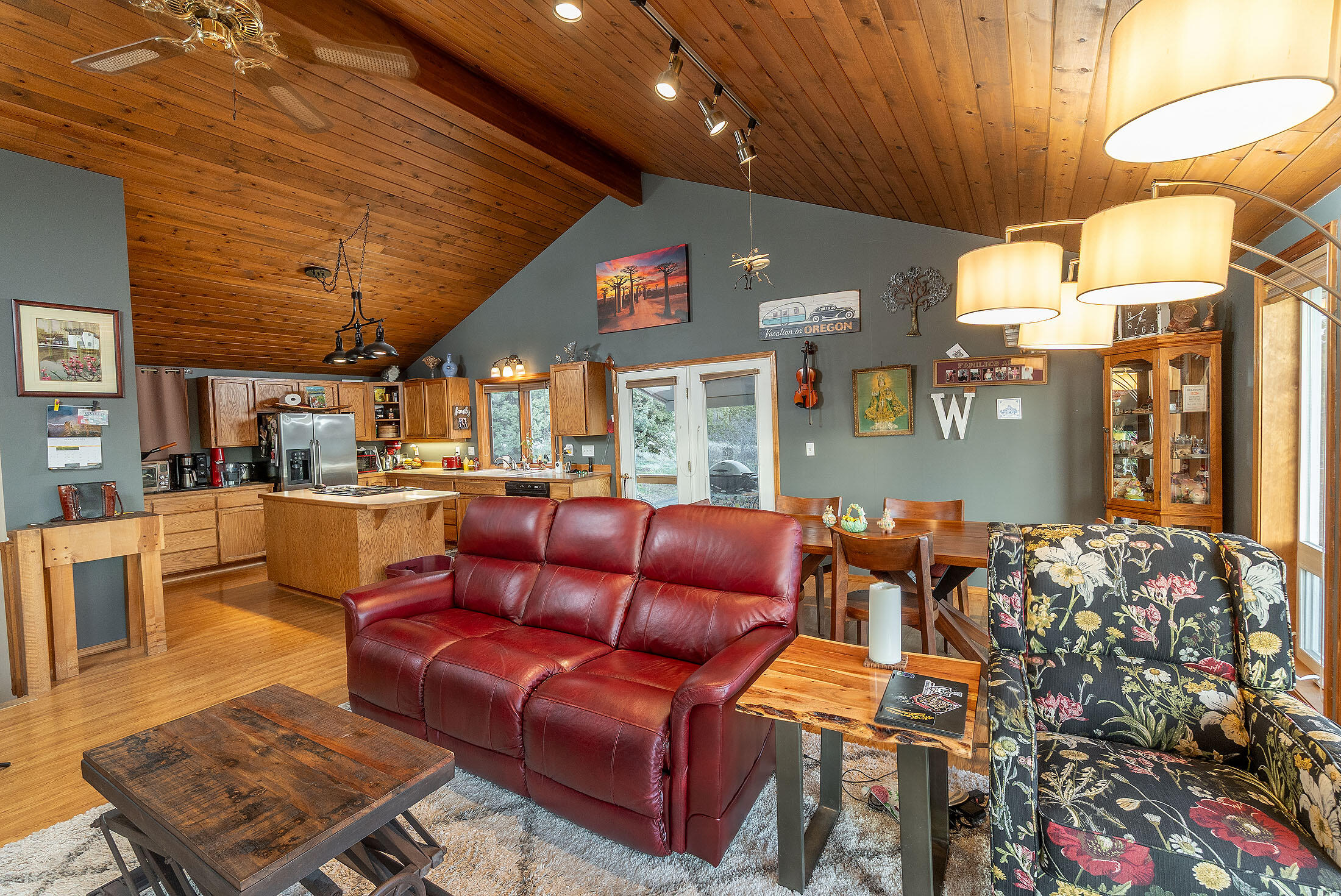 Prineville, Oregon, 97754, United States, 3 Bedrooms Bedrooms, ,3 BathroomsBathrooms,Residential,For Sale,1847629