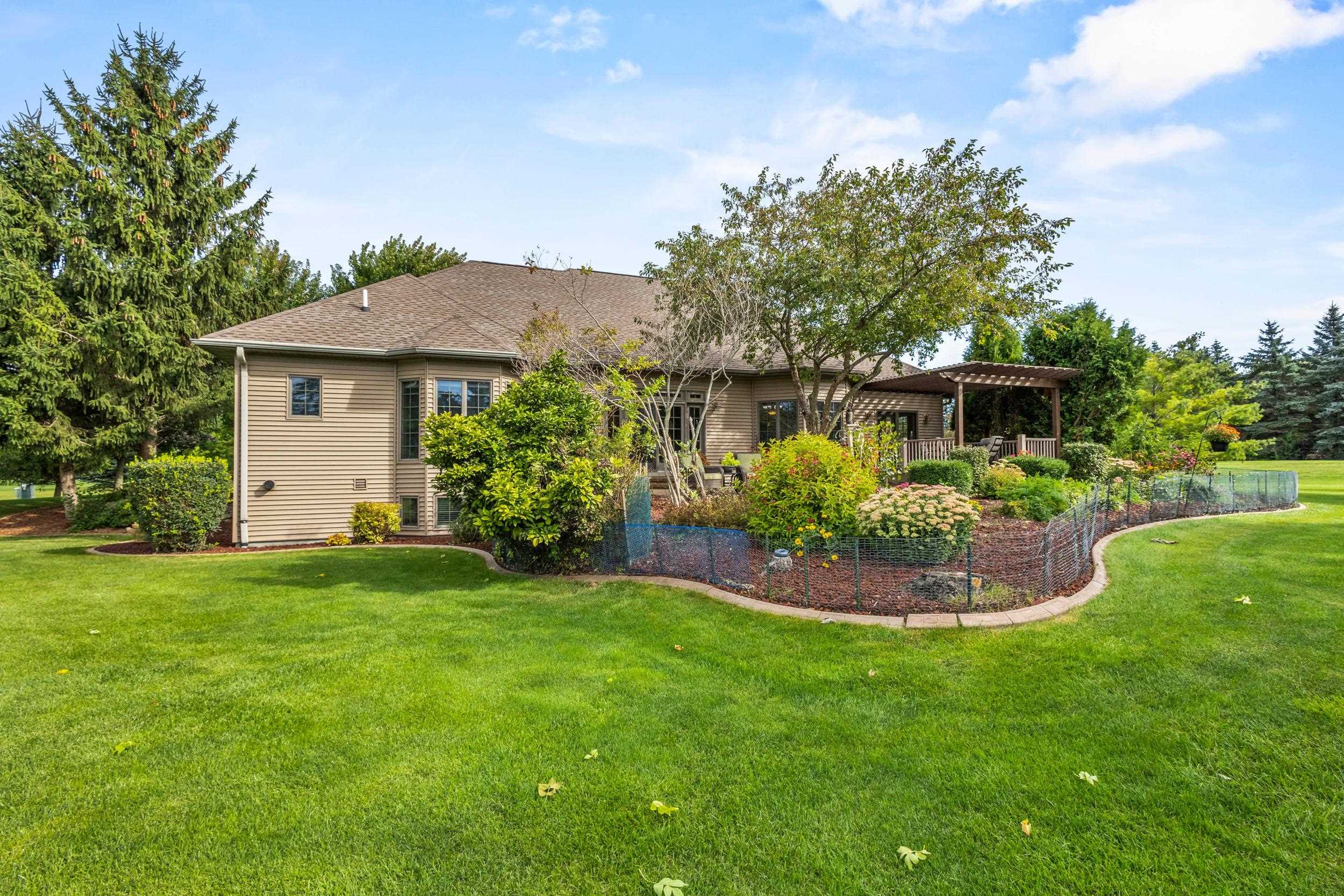 Neenah, Wisconsin, 54956, United States, 3 Bedrooms Bedrooms, ,4 BathroomsBathrooms,Residential,For Sale,1938221