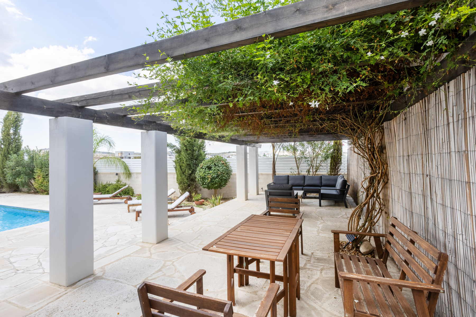  Three-Level Five-Bedroom Villa with Private Pool in Aradippou, Larnaca - 物件實景