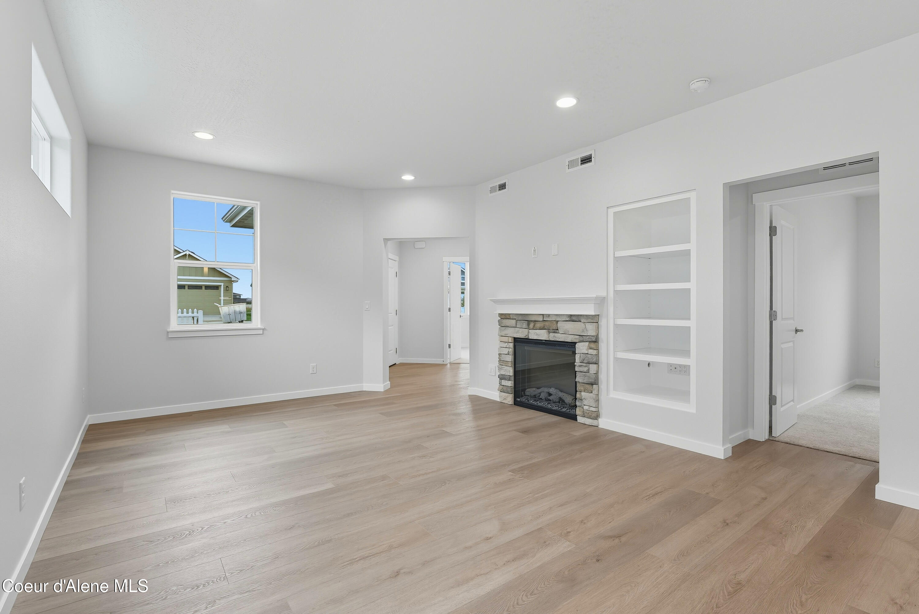 Coeur D'alene, Idaho, 83815, United States, 3 Bedrooms Bedrooms, ,Residential,For Sale,1957513