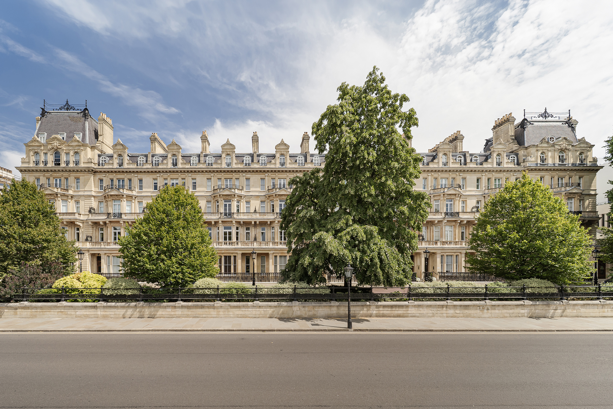  A Grand Triplex Apartment Overlooking Regent