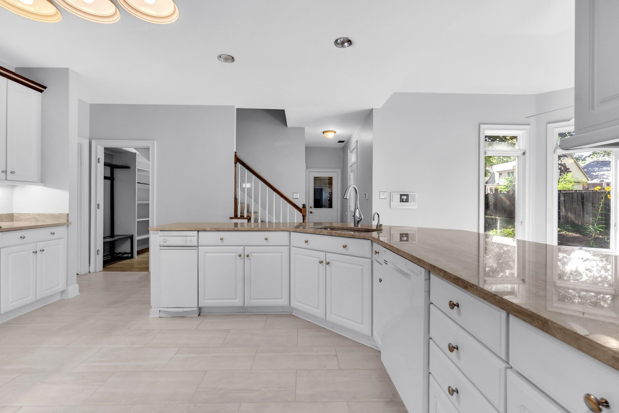 Germantown, Tennessee, 38139, United States, 6 Bedrooms Bedrooms, ,6 BathroomsBathrooms,Residential,For Sale,1987411