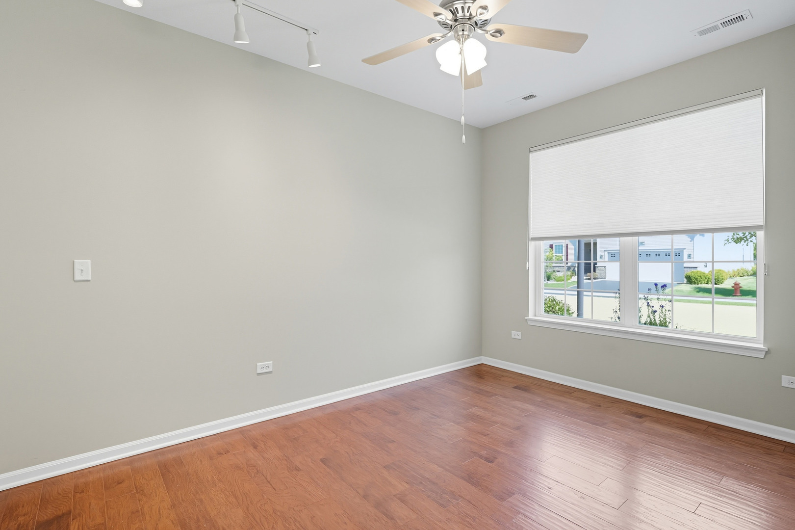 Naperville, Illinois, 60564, United States, 2 Bedrooms Bedrooms, ,2 BathroomsBathrooms,Residential,For Sale,1986332